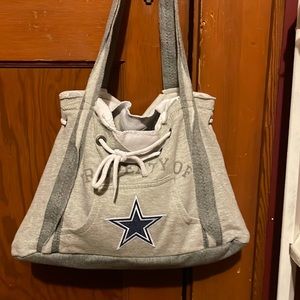This is a new, never used Dallas Cowboys shoulder bag